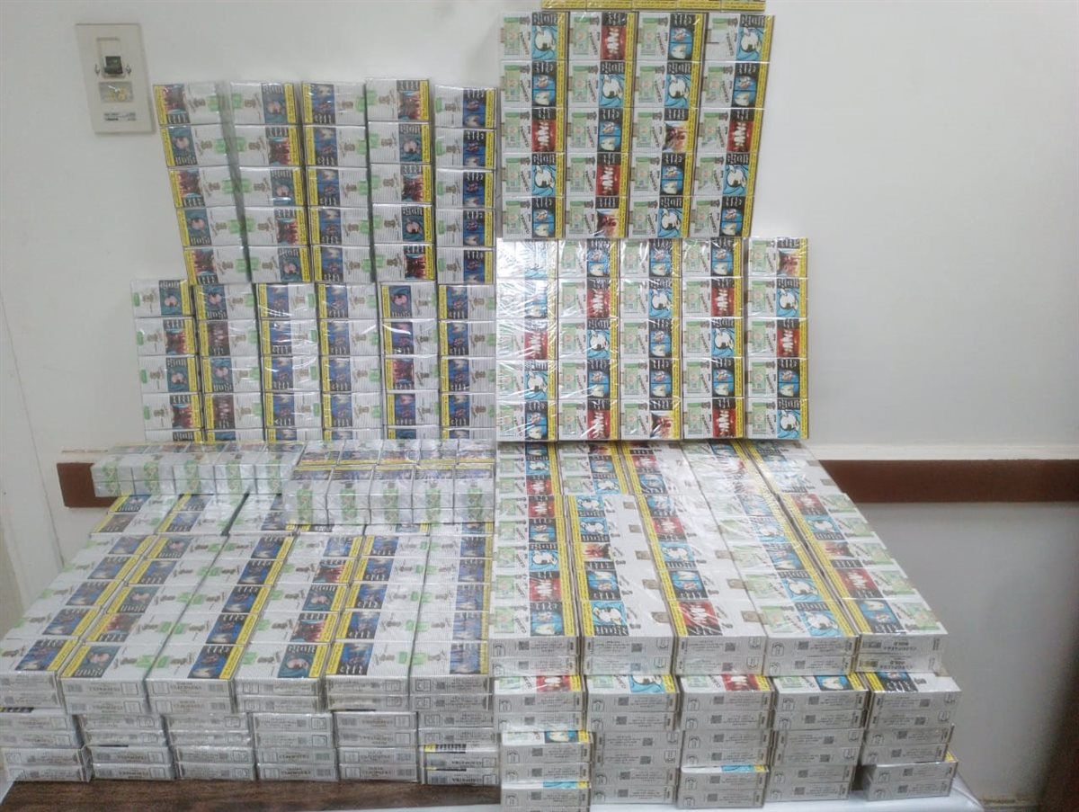 تموين الفيوم يضبط 1000 علبة سجائر و269 جركن زيوت سيارات مجهولة المصدر