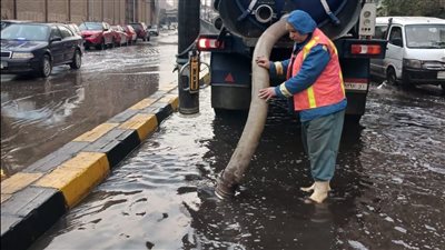 الانتهاء من إصلاح كسر ماسورة مياه على كورنيش النيل وإعادة فتح الطريق في المنيا