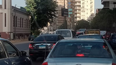 كثافات مرورية متفاوتة بالقاهرة والجيزة وجهود مكثفة لتسيير الحركة