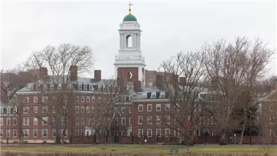 بسبب منع الجامعة استقبال الطلاب..