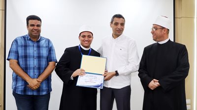 محافظ السويس يكرم حفظة القرآن وأبطال السباحة الحاصلين علي مراكز عالمية