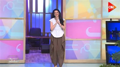 جاسمين طه زكي تخطف الأضواء فى استوديو «معكم منى الشاذلي»