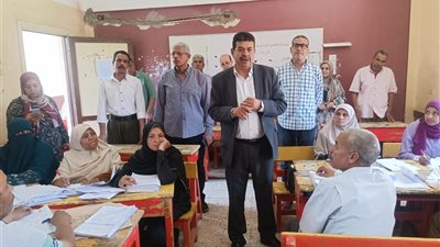 مدير التعليم العام بسوهاج يتفقد أعمال تصحيح امتحانات الشهادة الإعدادية |صور