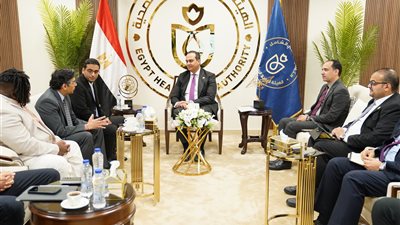 رئيس هيئة الرعاية الصحية يبحث مع