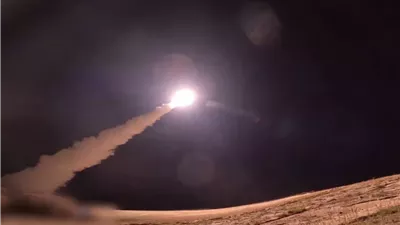 صفارات الإنذار تدوي.. بعد إطلاق موجة من الصواريخ الإيرانية في سماء حيفا