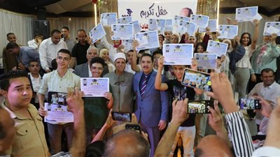 «مستقبل وطن» يواصل تكريم الطلاب المتفوقين بالشهادة الإعدادية
