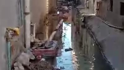 أهالي قرية القلعة يستغيثون بمحافظ البحيرة: بيوتنا بتقع بسبب المجاري