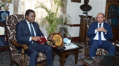 قصر العيني يستقبل سفير كوت ديفوار لبحث التعاون في إطلاق البرنامج الفرنسي الطبي