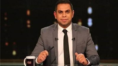 يثير الفتنه.. ناقد رياضي يطالب