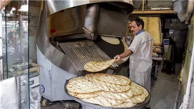 الخبز أغلى والحبوب محظورة.. قرارات صادمة في إيران لمواجهة الأزمات