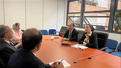 وزيرة البيئة تناقش مع نظيرها العماني سبل التعاون بين البلدين