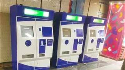 بائع متجول يحطم ماكينة صرف التذاكر بمحطة مترو أنفاق البحوث
