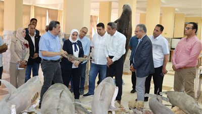 محافظ السويس في جولة تفقدية بالمعهد القومي لعلوم البحار والمصايف