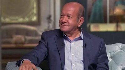 مش قادر ينزل.. نجوم الفن يساندون شقيق لطفي لبيب بعد انتهاء مراسم التجنيز