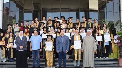 بإجمالي 84 طالبا عام وأزهر ودبلومات.. محافظ بني سويف يُكرّم أوائل الثانوية
