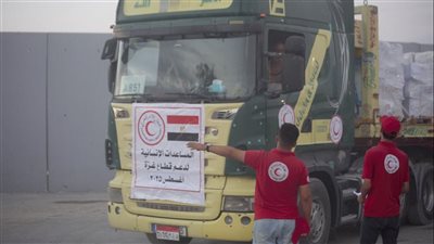 تحرك قافلة المساعدات الإنسانية العاشرة من مصر إلى قطاع غزة