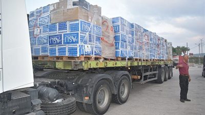 الهلال الأحمر المصري: انطلاق القافلة العاشرة من المساعدات لغزة غدًا