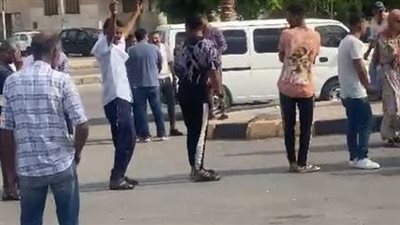 بالرقص والتصفيق.. الناخبين أمام اللجان في انتظار الإدلاء بأصوتهم