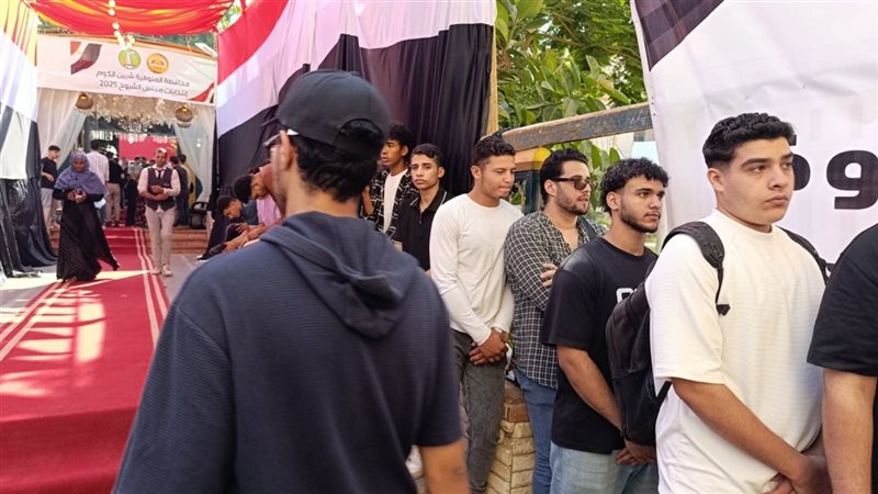 إقبال ملحوظ من الشباب