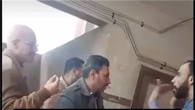 ولي أمر يعتدي على معلمين داخل مدرسة بالإسكندرية .. والتعليم تحقق في الواقعة