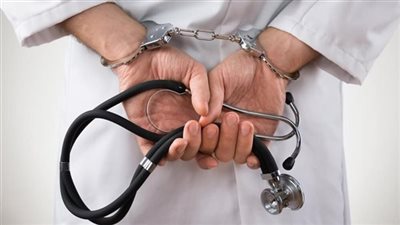 جدل حول عقوبات وغرامة الأطباء.. مجلس النواب يناقش قانون المسئولية الطبية |خاص