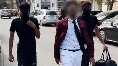 ثلاثي الأقنعة يثيرون الرعب في الشارع.. صانع محتوى: