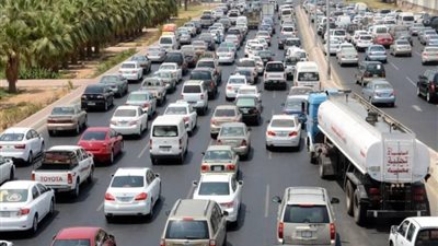 تباطؤ فى حركة السيارات بالقاهرة والجيزة.. ونصائح من المرور لتجنب الزحام