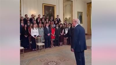 في لحظة تحفيز لافتة.. ترامب يسأل متدربي البيت الأبيض: مين عاوز يبقى رئيس؟