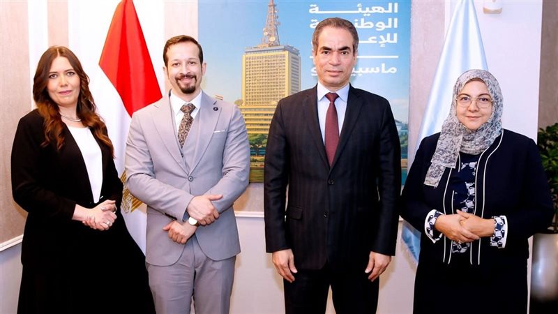 المسلماني مع نجل