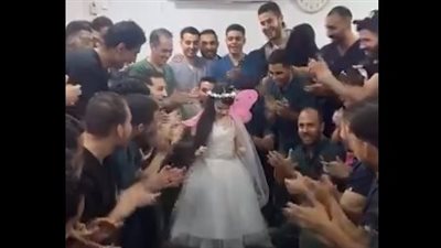 بالفيديو.. ماريا الجزائرية تمشي لأول مرة بعد 5 أشهر علاج على يد أطباء مصريين