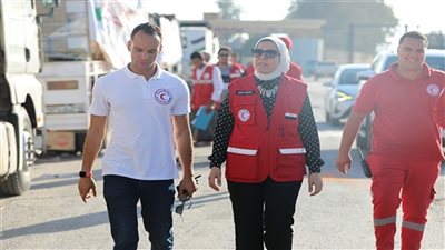 الهلال الأحمر يواصل إرسال القوافل..