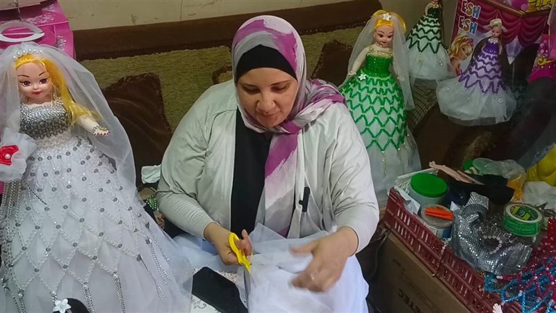 أثناء صناعة عروسة