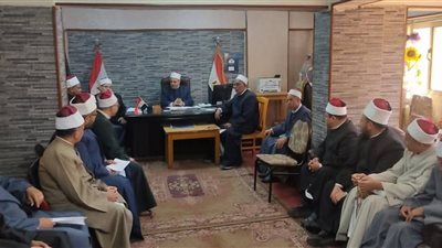 في أول اجتماع له| وكيل أوقاف أسيوط يشدد على الانضباط ورفع كفاءة العمل بالمساجد