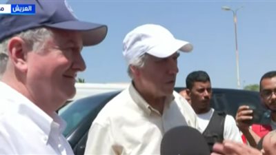 وفد مجلس الشيوخ الأمريكي يتفقد المركز اللوجيستي للمساعدات التابع للهلال الأحمر