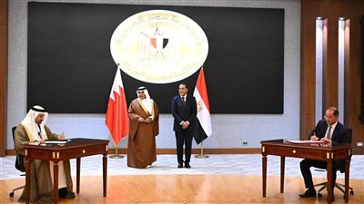 رئيس الوزراء يهنئ ولي عهد البحرين على نهضة دولته