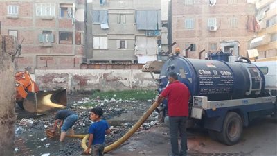 حملة مكبرة لرفع المخلفات بشارع البندر القديم في دمياط تلبية لشكاوى المواطنين