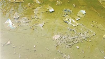 طريق عزبة البرج بدمياط ينذر بوقوع كوارث.. والأهالي: عايشين في خطر | خاص