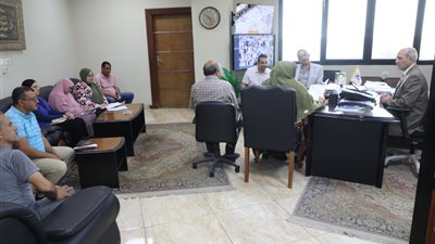 متابعة موقف تحصيل المستحقات عن مشاريع الصرف الزراعي المُغطى ببني سويف