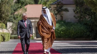 ملك الأردن يمنح أمير قطر قلادة الحسين بن علي بعد زيارته الرسمية اليوم