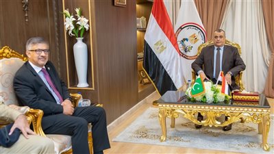 وزير الدولة للإنتاج الحربي يستقبل السفير الباكستاني بالقاهرة لبحث أوجه التعاون