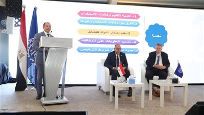 وزير العمل يلقى كلمة في