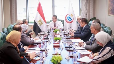 وزير الصحة يتابع تسوية مديونيات منظومة الشراء الموحد لضمان استدامة التوريد