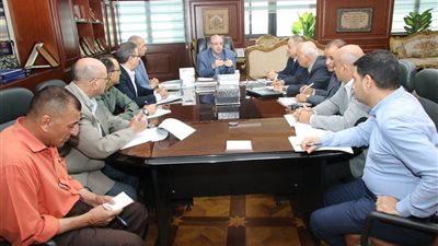 محافظ بني سويف يناقش مستجدات أعمال التطوير ورفع الكفاءة بمصنع تدوير المخلفات