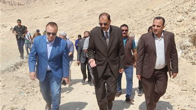 ضمن استعدادات الشتاء.. محافظ سوهاج يتفقد مخرات السيول ويشدد على جاهزيتها