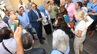 محافظ قنا يشهد احتفالية اليوم العالمي للسياحة بمعبد دندرة (صور)