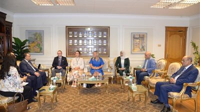 محافظ أسيوط يبحث مع سفير جمهورية التشيك آفاق التعاون في التكنولوجيا والمشروعات