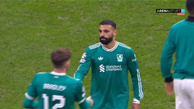 مصافحة محمد صلاح للاعبي جالطة سراي تثير جدلا واسعا عقب خسارة ليفربول