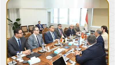 وزير الإسكان يلتقي السفير المغربي لبحث أوجه التعاون بين مصر والمغرب