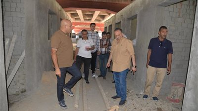 محافظ أسيوط يتفقد إنشاء معارض دائمة للمحافظة والأسر المنتجة أسفل كوبري فيصل