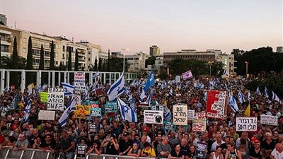 غضب في تل أبيب.. مظاهرات تطالب بإنقاذ الأسرى ووقف نزيف الحرب